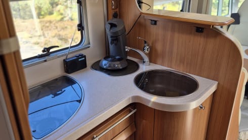 Lexi – Very nice and luxurious complete large camper