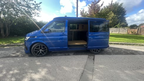 Bluey – 4 berth Volkswagen campervan from 2020