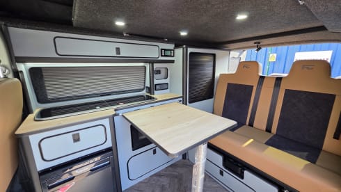 Volkswagen campervan met 4 slaapplaatsen vanaf 2024