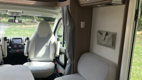 Modern luxury semi-intergraal Camper 4 persons