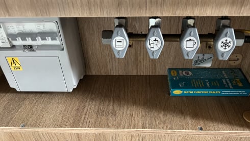 Alan – 6 berth Roller Team alcove from 2020
