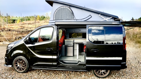 Floyd – 2025 Renault Crusader Off-Grid 4-berth Campervan