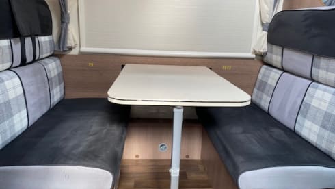 Carefree on the road with Fiat Mc Louis mobile home