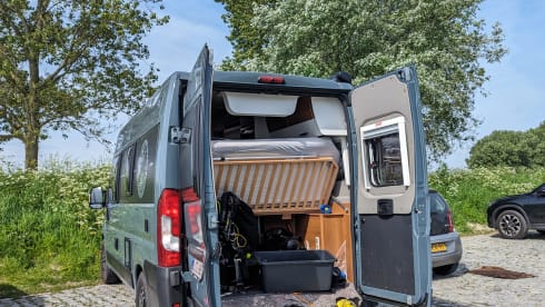 2p Knaus Vantourer bus from 2022 with spacious garage