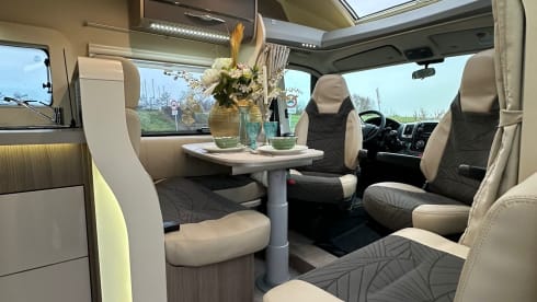 5 person camper| Roller team | Full extras | XL Garage