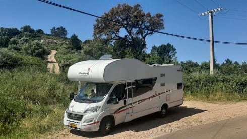 Sunlight A72 – Ideal spacious and neat alcove family camper.