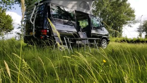Black Pearl – Go on an unforgettable road trip with this luxury VW T4 Westfalia