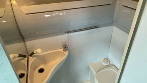 ELENA E IL SUO "CAMPY " – VIAGGIA IN LIBERTA CON MERCEDES WESTFALIA JAMES COOK