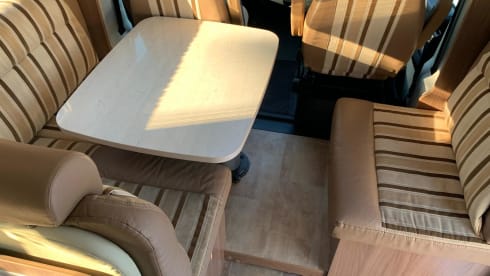 EXTRA DAYS Available Luxury Super Cozy Camper king-size bed / full air conditioning