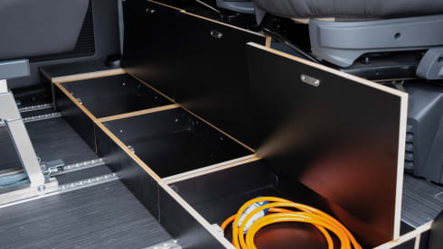 🚀 – adventurous campervan with large garage - 2024 - 4p