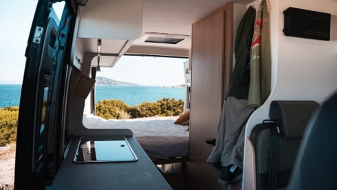 Desert – Premium Outdoor Van Rental