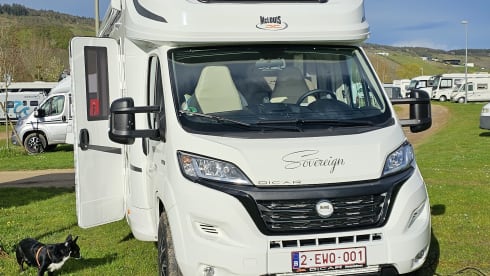 Travel happily with an all-in McLouis - Wifi throughout Europe!