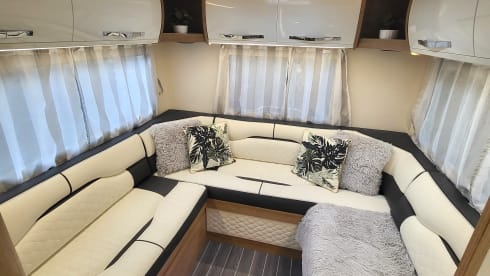 Dominic – 5 Berth Family Motorhome 