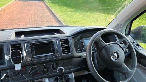 Rogue Five – Top Spec Volkswagen T6.1 | Comfortable & Slick | Sleeps 4
