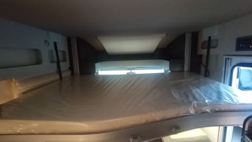 Sasha – New McLouis 4/5 people, semi-integrated 2023