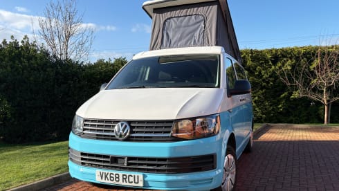 Rogue Five – Top Spec Volkswagen T6.1 | Comfortable & Slick | Sleeps 4