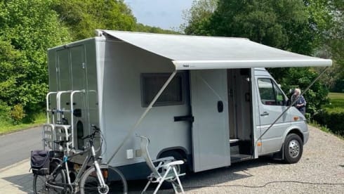 2p Mercedes-Benz semi-integrated uit 2002