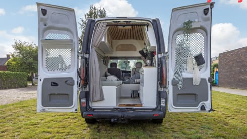Renault Camper bus – Nice and strong campervan from 2005