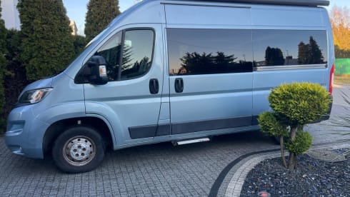 PREMIUM BLUE – 2 berth Peugeot campervan from 2022