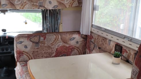 De Roze Olifant – Spacious family camper - 7p Ford alcove from 1998 
