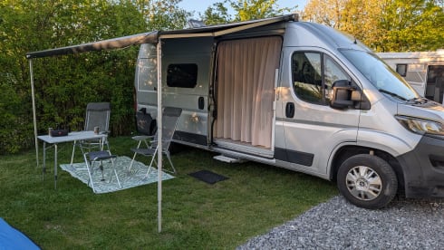 Betsie – Camping-car Euro6 avec un joli lit