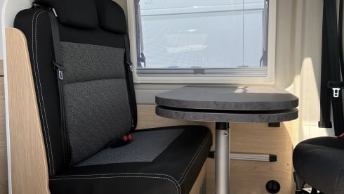 2p Sunlight bus uit 2026