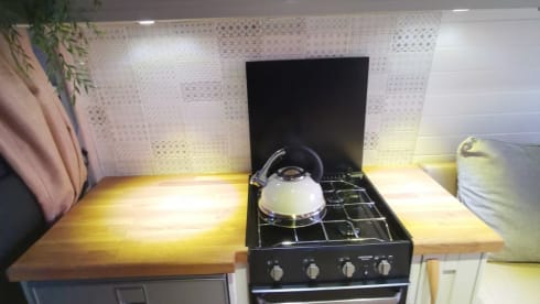 Simon – Volkswagen Crafter Luxus-Wohnmobil mit 4 Schlafplätzen