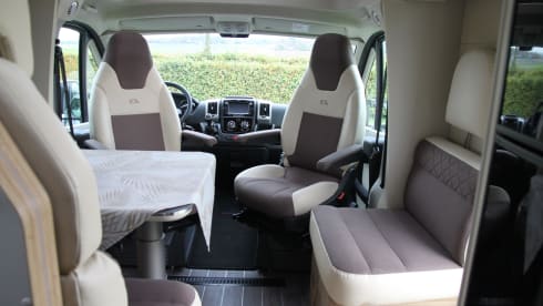 Luxuriöser Adria Matrix Familiencamper mit automatischem Niveausystem