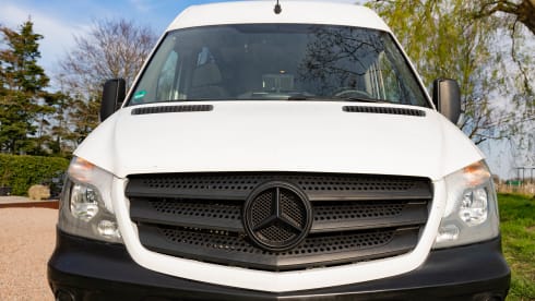 Gigi – 2p Mercedes Sprinter Off Grid (Bed 02m05!)