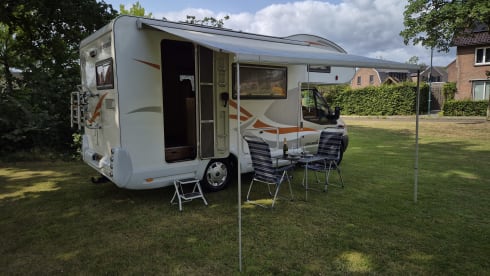 3p Renault Rapido integrated retro camper