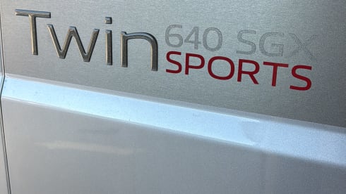 BumbleBee – 4p Adria Mobil bus uit 2024