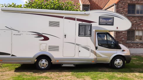 Eura Mobil 4p family camper 