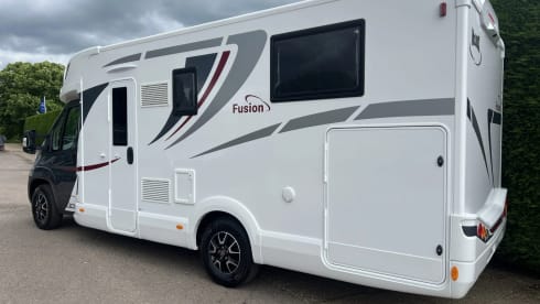 4 berth McLouis Fusion 373 ( 2024 )
