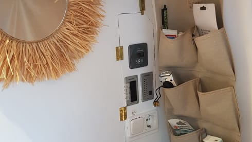 WanderVan Noé – Mooie zelfbouw camper voor 2P+kindje 