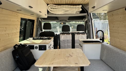 VanNoes – Spacious and hiply decorated Mercedes Sprinter