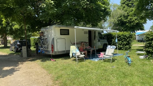 Length beds! Adria Coral S670SL new condition