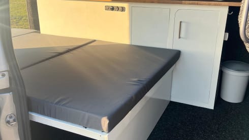 2-Personen-Bus von Mercedes-Benz aus dem Jahr 2014