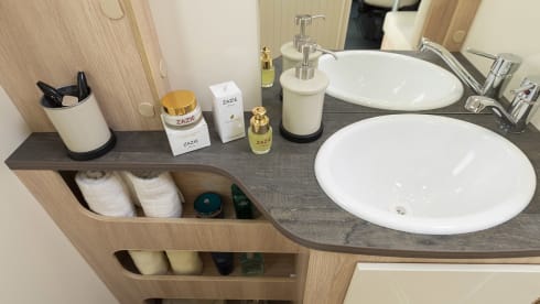 T595 – New SUNDRIVER semi-integrated motorhome (max. 5 people)