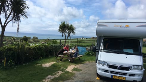 Beautiful spacious family motorhome for 6 people with air conditioning