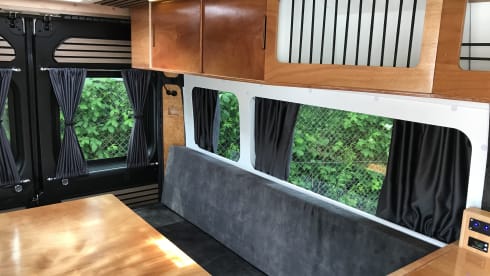 The Road Runner – 2p Citroën Jumper bus camper from 2016