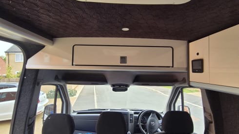 Fudge – 3 berth Mercedes-Benz bus from 2015