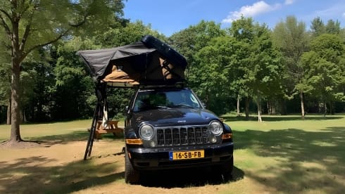 🏕️ Adventure on wheels – Jeep with luxury Vickywood roof tent