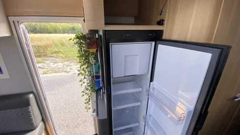 Coral suite on wheels – Luxury 2 person Adria Coral 650DL automatic transmission semi-integrated from 2022