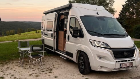 Bedsie – Recent (2024) nicely equipped Weinsberg Carabus 600 from 2024 