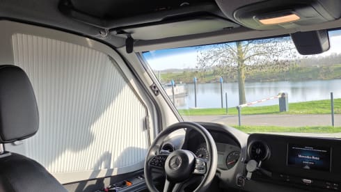 White SportsPearl – 3-sitziger Mercedes-Benz Bus aus dem Jahr 2019