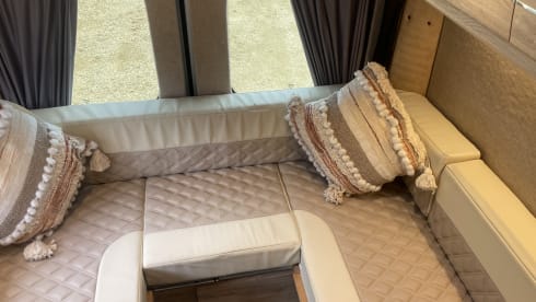 Benson – Ford Campervan mit 4 Schlafplätzen ab 2021