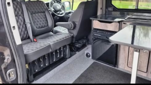 Vauxhall vivaro  – 4 berth Vauxhall vivaro campervan from 2018
