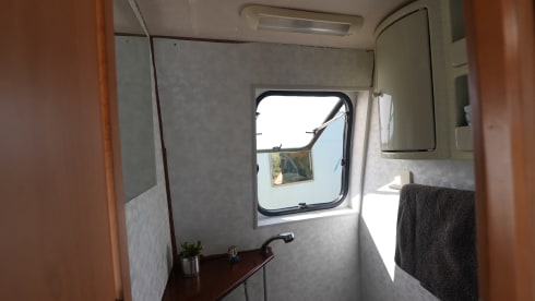 Minty – Minty; Cheerful 2p campervan from 2004, solar panel on the roof!