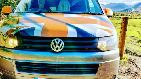 Arnold – "Arnie" T5 Volkswagen 2 Birth Campervan (5 Seater Fully Insured)