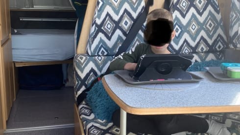 Lovely and practical Dethleffs camper for 2 to 5 people. 